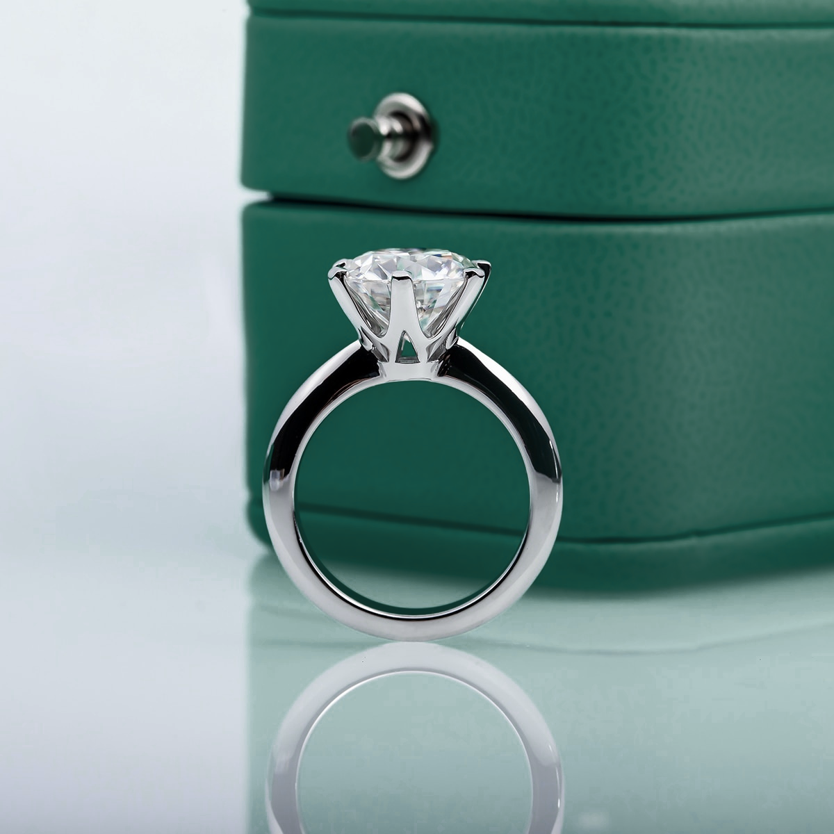 Anel Solitário em Moissanite e Prata 925 com Banho de Ouro Branco 18k – Yuna Joias - Yuna Joias