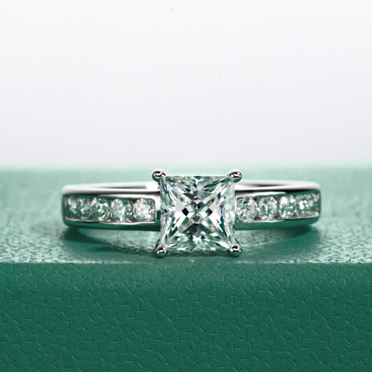Anel Solitário de Moissanite 1.2ct em Prata 925 com Ouro Branco 18k – Yuna Joias - Yuna Joias