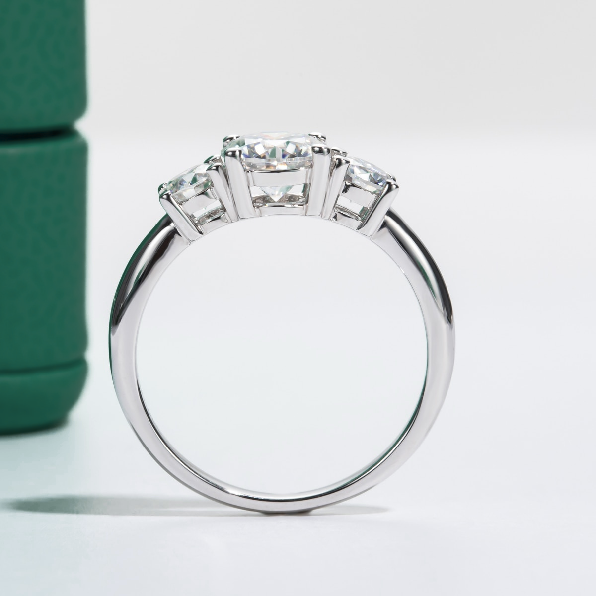 Anel Solitário de Moissanite 1,6 Quilates em Prata 925 com Ouro Branco 18k – Yuna Joias - Yuna Joias