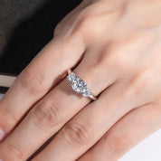 Anel Solitário de Moissanite 1,6 Quilates em Prata 925 com Ouro Branco 18k – Yuna Joias - Yuna Joias