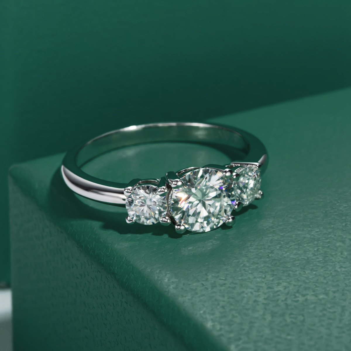 Anel Solitário de Moissanite 1,6 Quilates em Prata 925 com Ouro Branco 18k – Yuna Joias - Yuna Joias