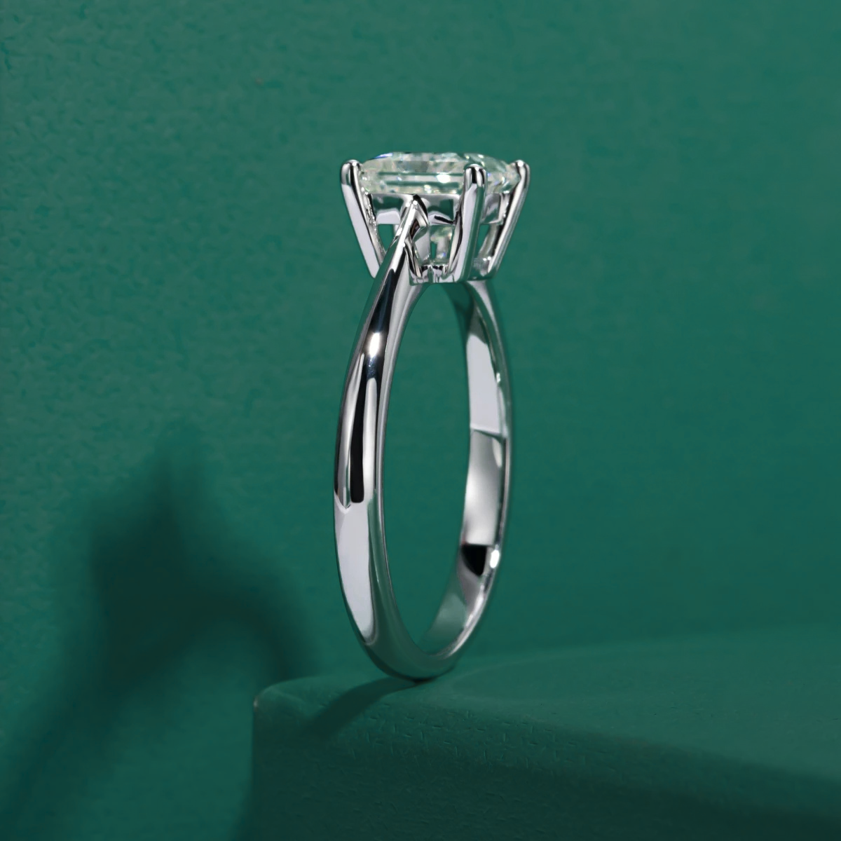 Anel Solitário com Moissanite 1.2ct Princesa em Prata 925 e Ouro Branco 18k - Yuna Joias - Yuna Joias