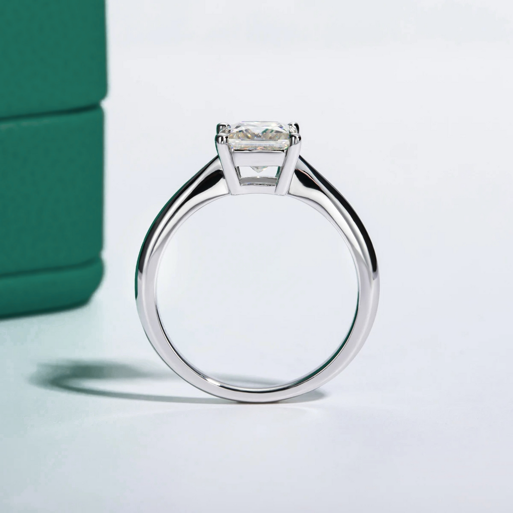 Anel Solitário com Moissanite 1.2ct Princesa em Prata 925 e Ouro Branco 18k - Yuna Joias - Yuna Joias