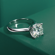 Anel Solitário Moissanite Cushion 3,5ct em Prata 925 com Ouro Branco 18k – Yuna Joias - Yuna Joias