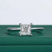 Anel Solitário com Moissanite 1.2ct Princesa em Prata 925 e Ouro Branco 18k - Yuna Joias - Yuna Joias