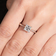 Anel Solitário com Moissanite 1.2ct Princesa em Prata 925 e Ouro Branco 18k - Yuna Joias - Yuna Joias