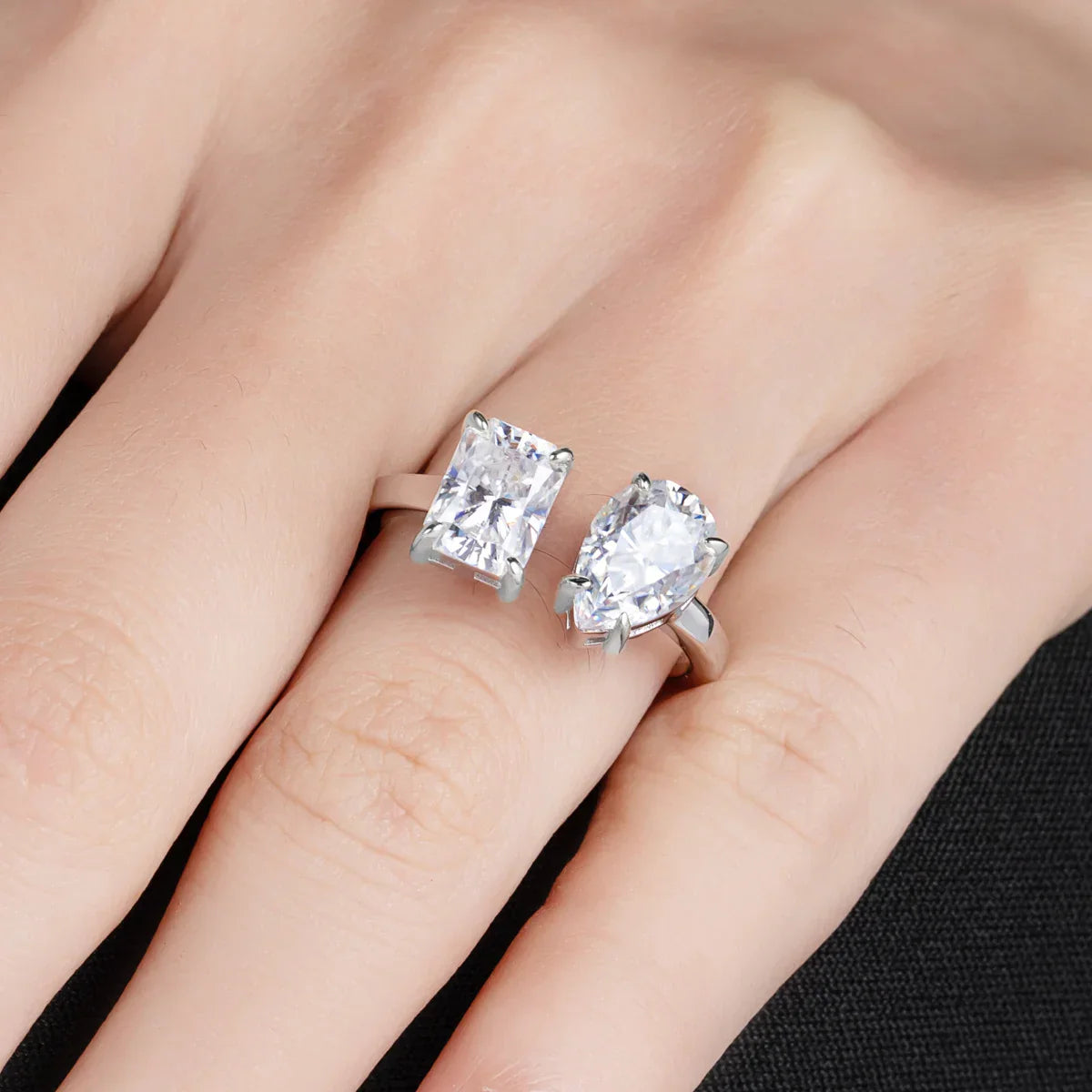Anel com Moissanite Pera e Radiante em Prata 925 com Ouro Branco – Yuna Joias - Yuna Joias