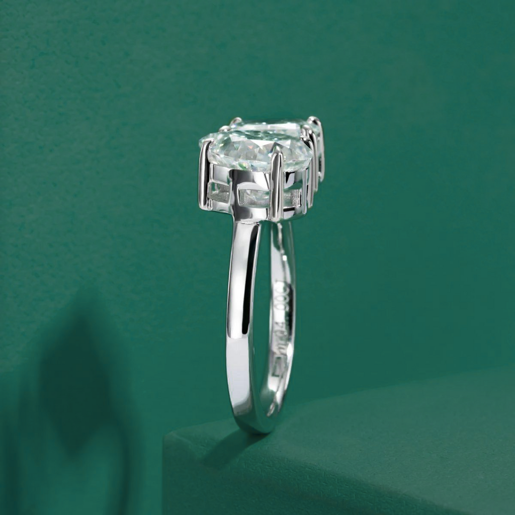 Anel com Moissanite Pera e Radiante em Prata 925 com Ouro Branco – Yuna Joias - Yuna Joias