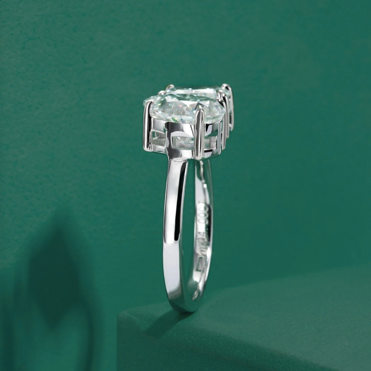 Anel com Moissanite Pera e Radiante em Prata 925 com Ouro Branco – Yuna Joias - Yuna Joias