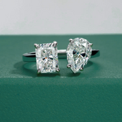 Anel com Moissanite Pera e Radiante em Prata 925 com Ouro Branco – Yuna Joias - Yuna Joias