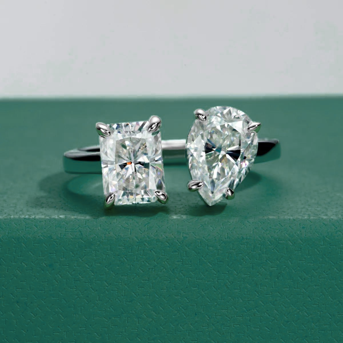 Anel Solitário em Ouro Branco 18k com Moissanites Lapidação Pera 7x10mm - 11 a 13 - Anel Solitário
