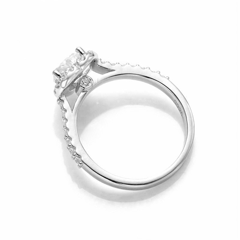 Anel Solitário Halo com Moissanite em Coração Prata 925 com Banho de Ouro 18k - Yuna Joias - Yuna Joias