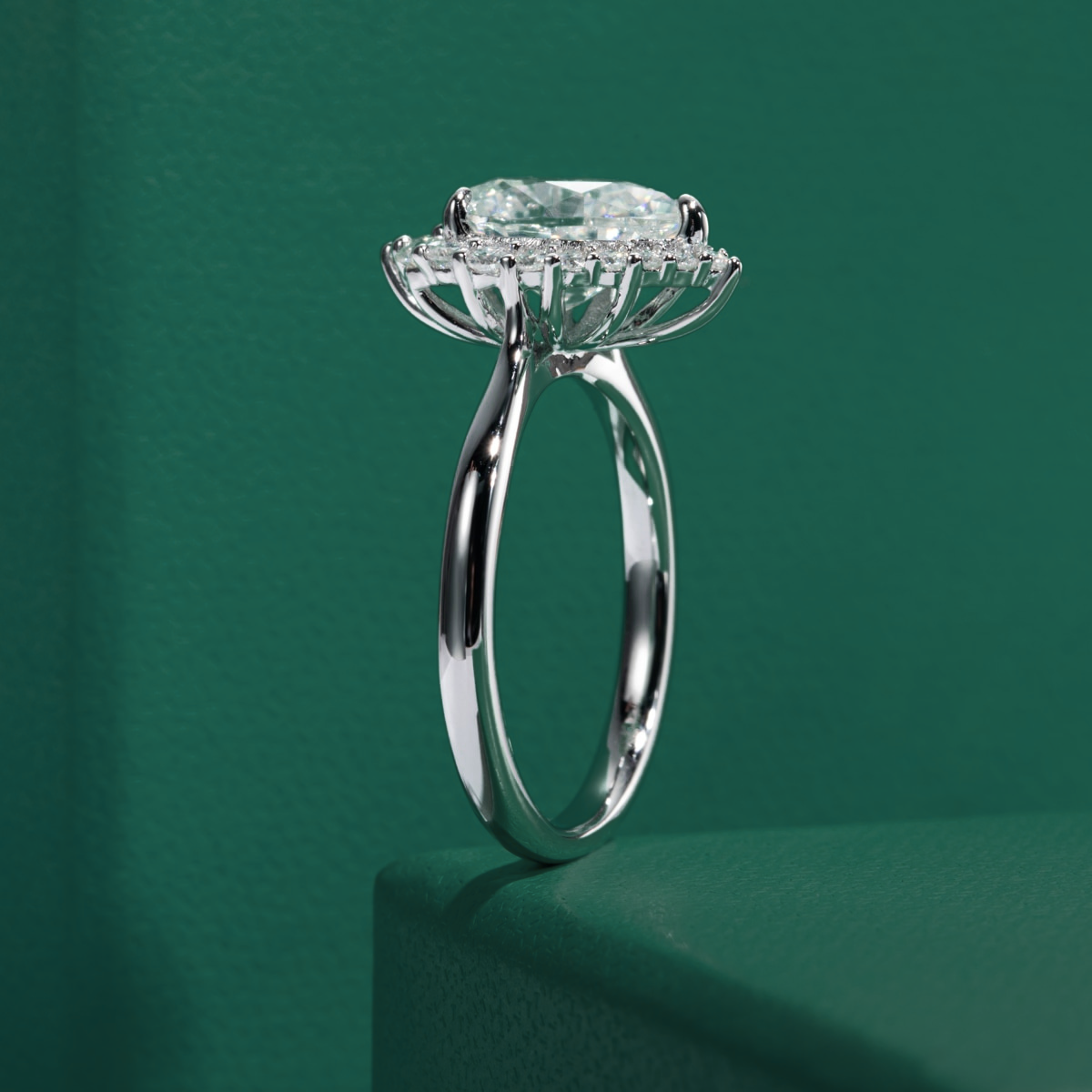 Anel Solitário Halo com Moissanite Lapidação Pera em Prata 925 Banhada a Ouro 18k – Yuna Joias - Yuna Joias