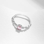 Anel Solitário Oval em Prata 925 – Elegância Original com Zircônia e Banho de Ouro Branco - Yuna Joias
