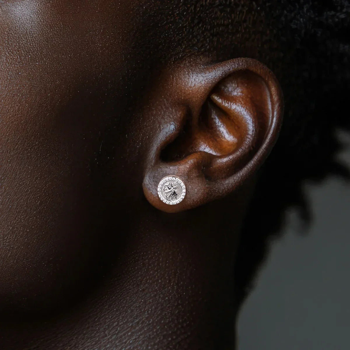 Brinco Anjo de Luz em Moissanite Prata 925 com Banho de Ouro 18k - Yuna Joias - Yuna Joias