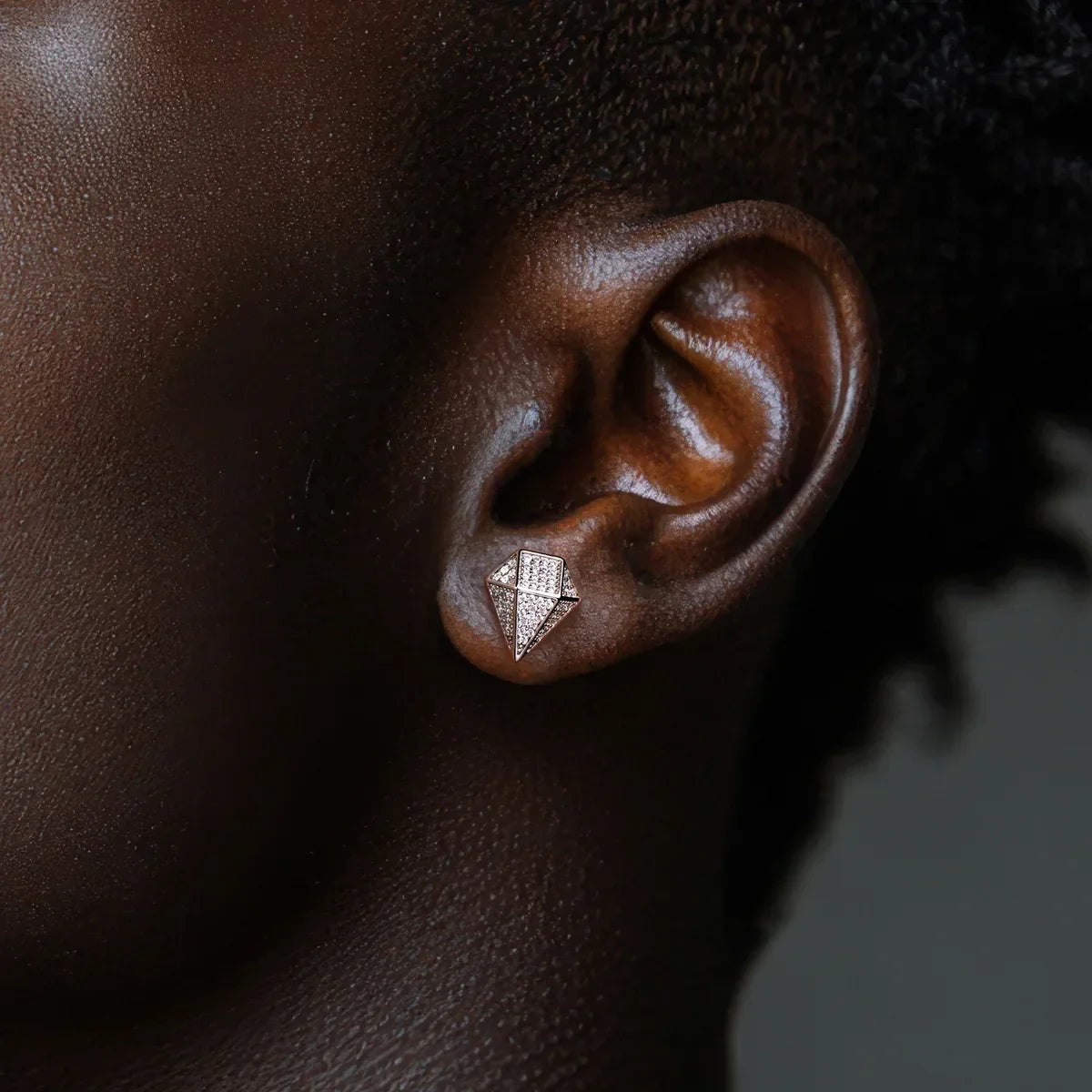 Brinco Prisma Moissanite Prata 925 com Banho de Ouro 18k - Yuna Joias - Yuna Joias