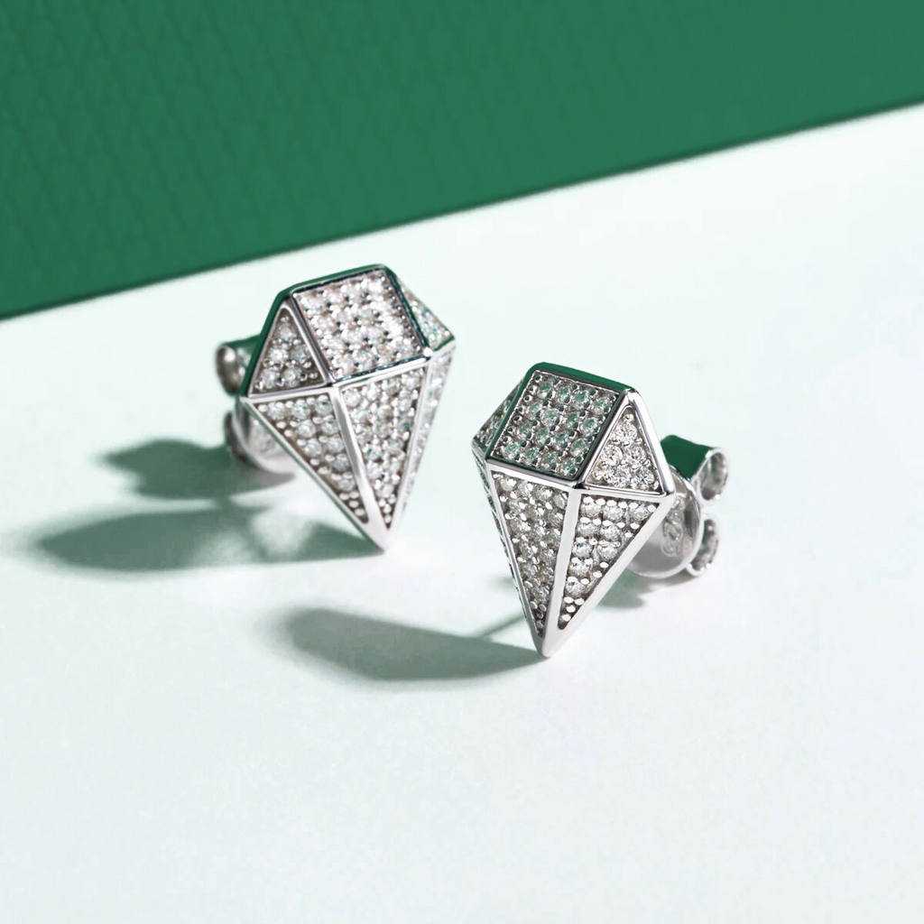 Brinco Prisma Moissanite Prata 925 com Banho de Ouro 18k - Yuna Joias - Yuna Joias