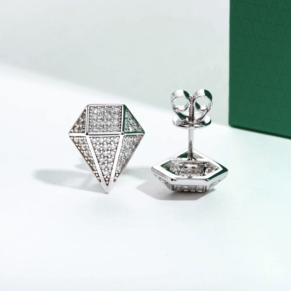 Brinco Prisma Moissanite Prata 925 com Banho de Ouro 18k - Yuna Joias - Yuna Joias