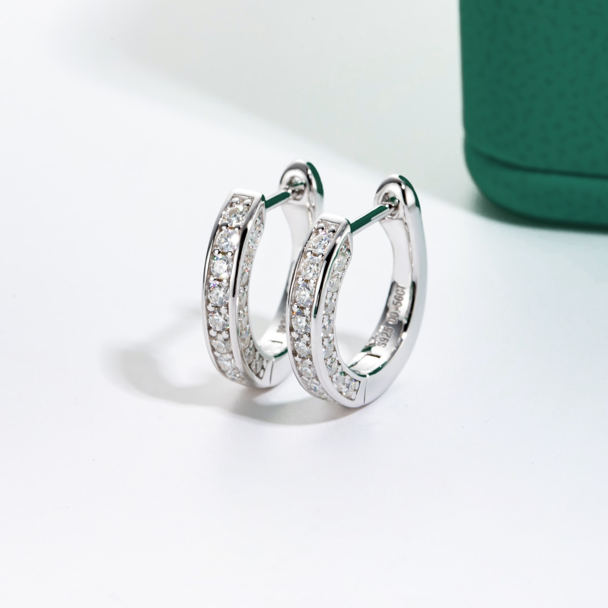 Brinco com Moissanite em Prata 925 e Ouro 18k - Yuna Joias - Yuna Joias