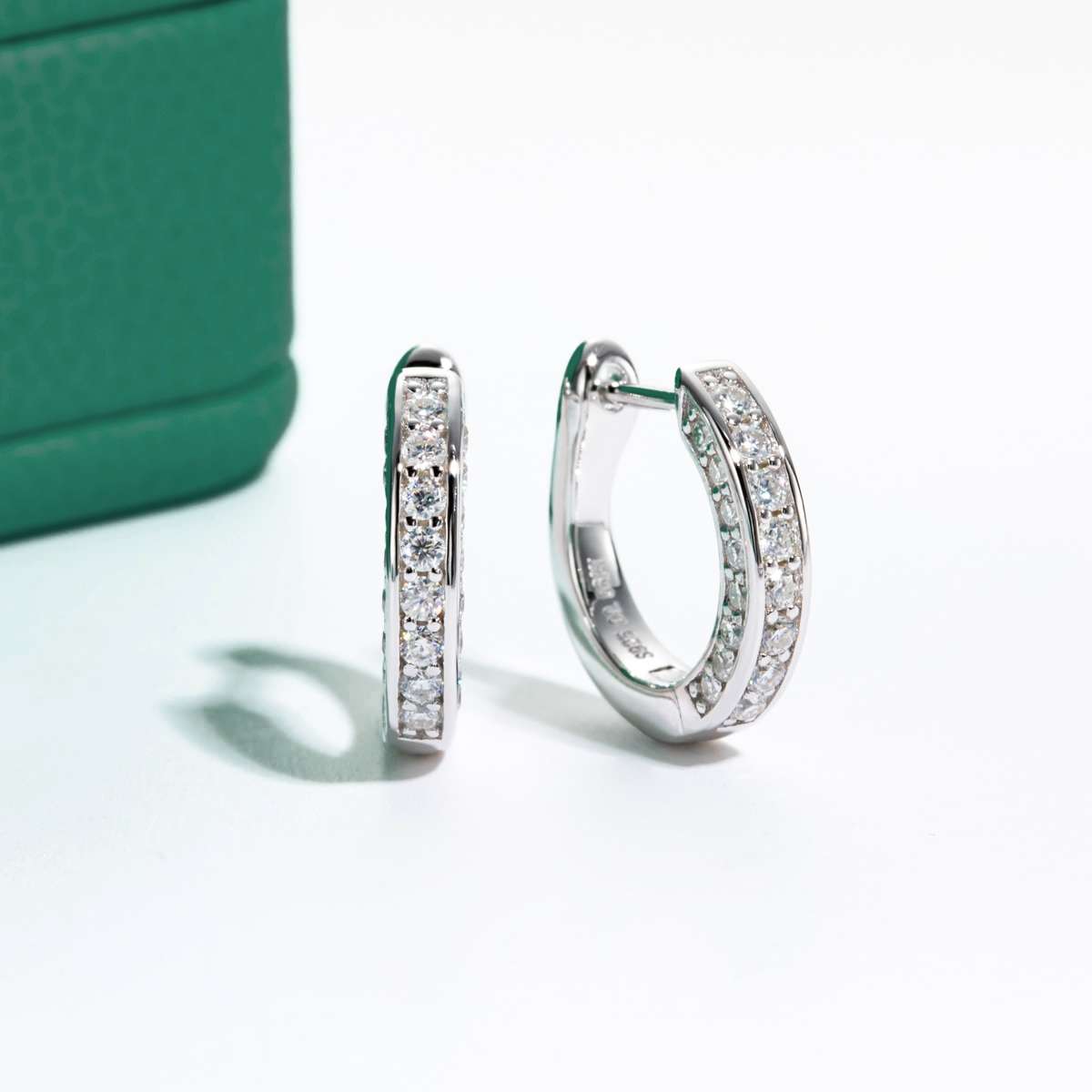 Brinco com Moissanite em Prata 925 e Ouro 18k - Yuna Joias - Yuna Joias