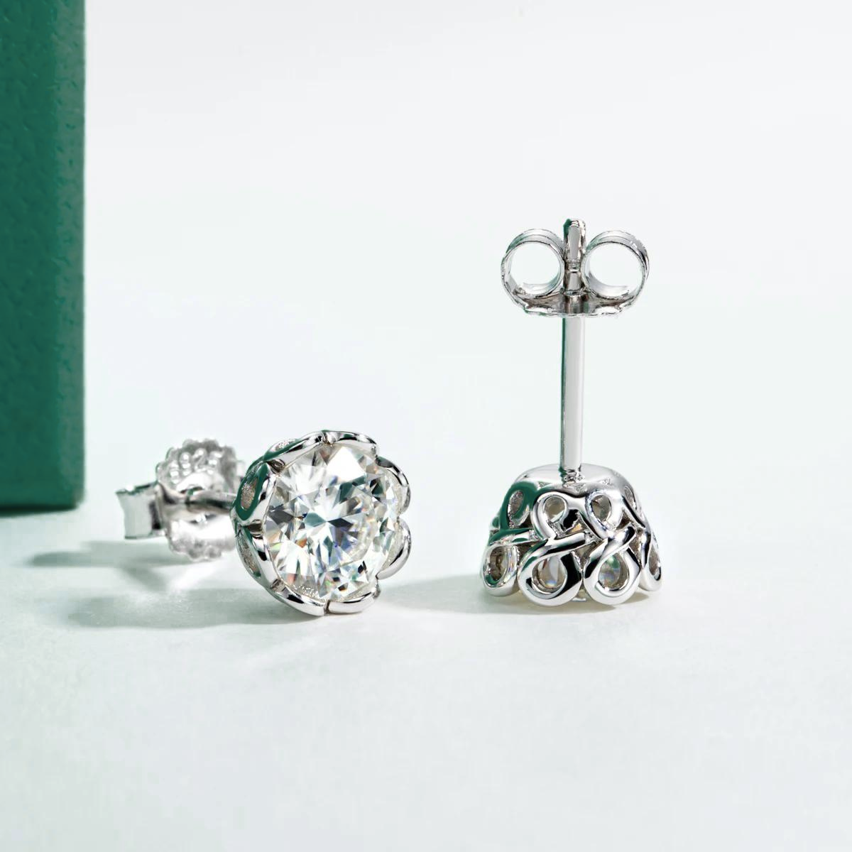 Brinco de Moissanite em Prata 925 com Banho de Ouro 18k – Escolha Entre 1,0ct, 2,0ct ou 3,0ct – Brilho Superior ao Diamante - Yuna Joias - Yuna Joias