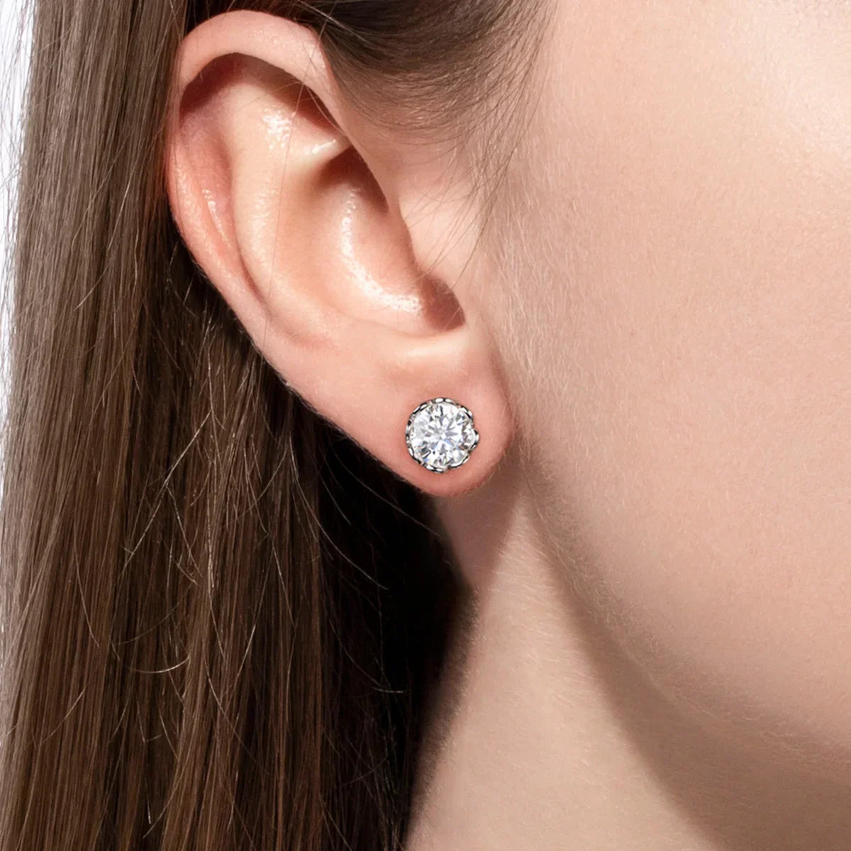 Brinco de Moissanite em Prata 925 com Banho de Ouro 18k – Escolha Entre 1,0ct, 2,0ct ou 3,0ct – Brilho Superior ao Diamante - Yuna Joias - Yuna Joias