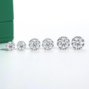 Brinco de Moissanite em Prata 925 com Banho de Ouro 18k – Escolha Entre 1,0ct, 2,0ct ou 3,0ct – Brilho Superior ao Diamante - Yuna Joias - Yuna Joias