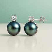 Brincos com Pérola Negra do Tahiti e Moissanite 0.3ct – Ouro 10k - Yuna Joias - Yuna Joias