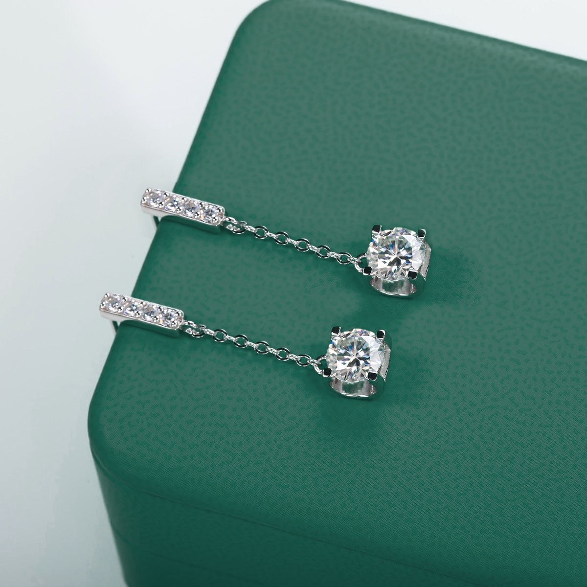 Brincos de Moissanite 2,0ct com Prata 925 e Banho de Ouro 18k – Yuna Joias - Yuna Joias