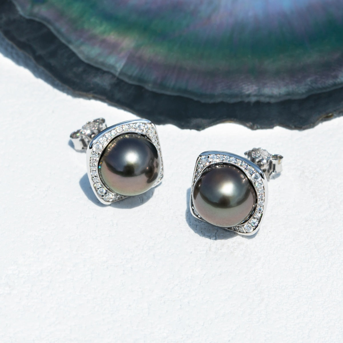 Joia com Pérola Negra do Tahiti 9-10mm e Moissanite D-VVS1 em Prata 925 com Banho de Ouro Branco 18k – Yuna Joias - Yuna Joias