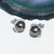 Joia com Pérola Negra do Tahiti 9-10mm e Moissanite D-VVS1 em Prata 925 com Banho de Ouro Branco 18k – Yuna Joias - Yuna Joias