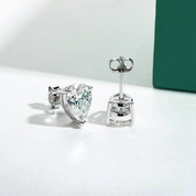 Brincos de Moissanite com Haste em Ouro 10k – Lapidação Pera | Antialérgicos, Sustentáveis e com Certificação GRA - Yuna Joias - Yuna Joias
