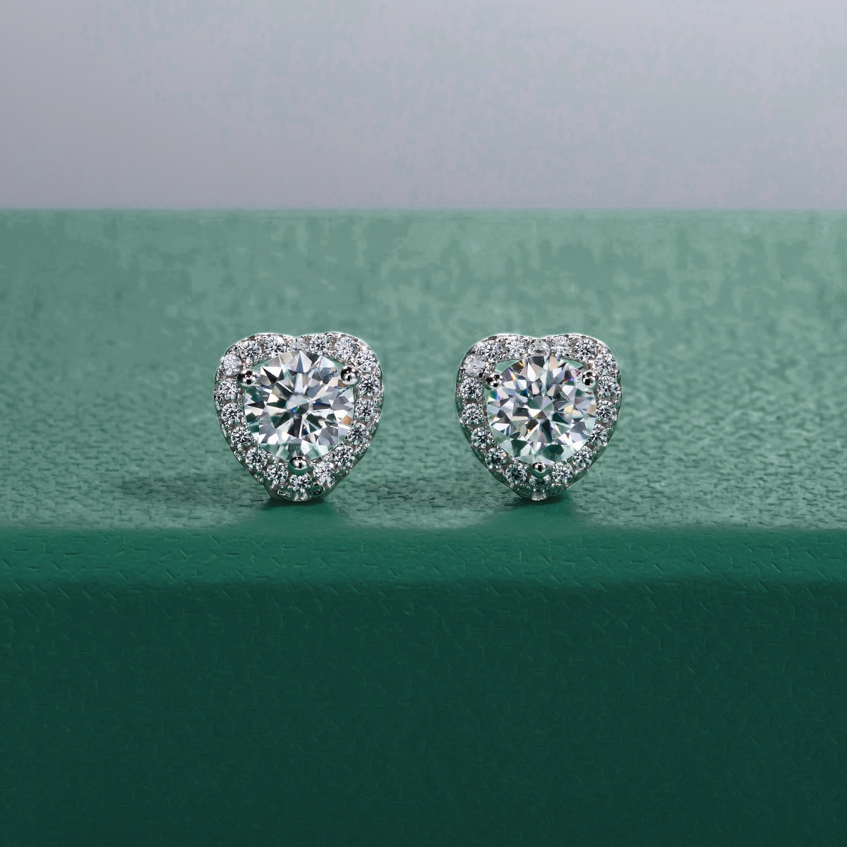 Brinco de Moissanite Coração 0,5ct em Prata 925 com Banho de Ouro 18k – Yuna Joias - Yuna Joias