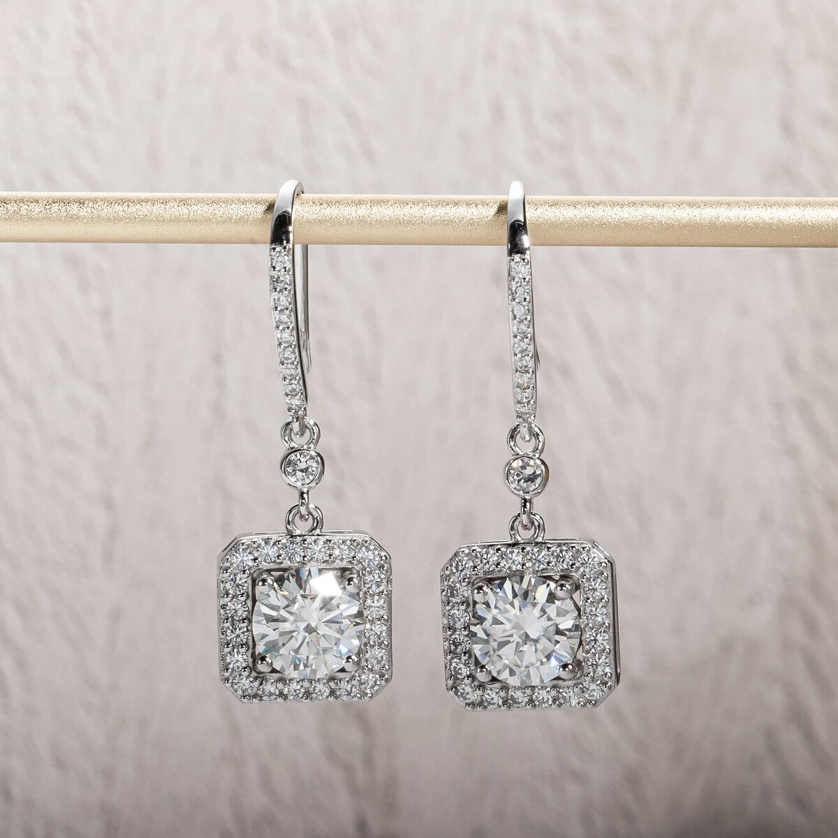 Brincos de Moissanite 2.0 Ct em Prata 925 com Banho de Ouro 18K – Yuna Joias - Yuna Joias