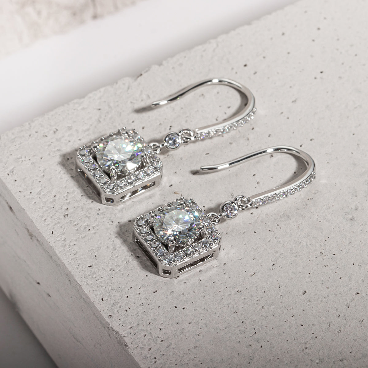 Brincos de Moissanite 2.0 Ct em Prata 925 com Banho de Ouro 18K – Yuna Joias - Yuna Joias