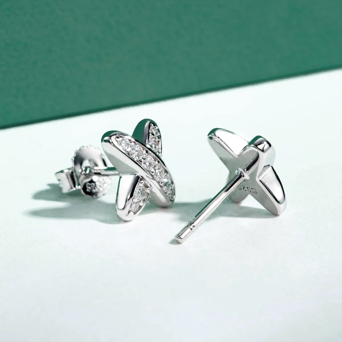 Brincos de Moissanite Formato X em Prata 925 com Ouro 18K – Yuna Joias - Yuna Joias