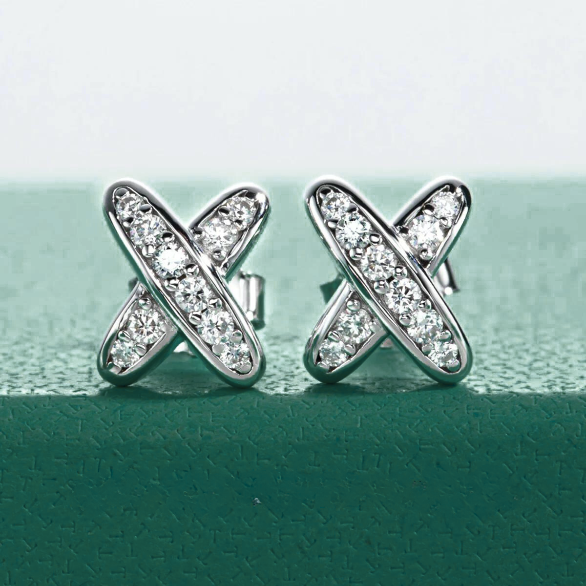 Brincos de Moissanite Formato X em Prata 925 com Ouro 18K – Yuna Joias - Yuna Joias