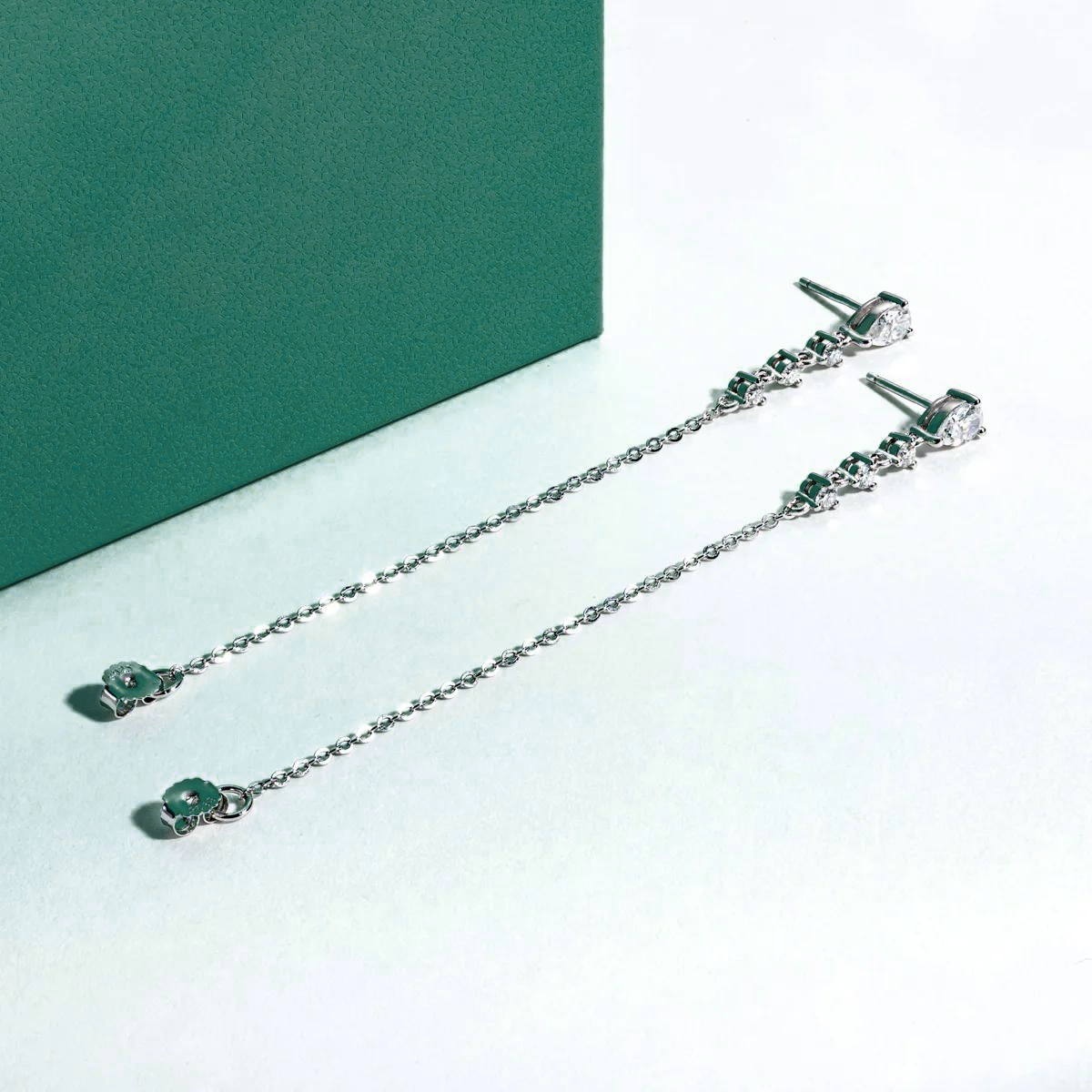 Brinco de Moissanite com Lapidação Pera e Brilhante em Prata 925 com Ouro Branco 18k – Yuna Joias - Yuna Joias