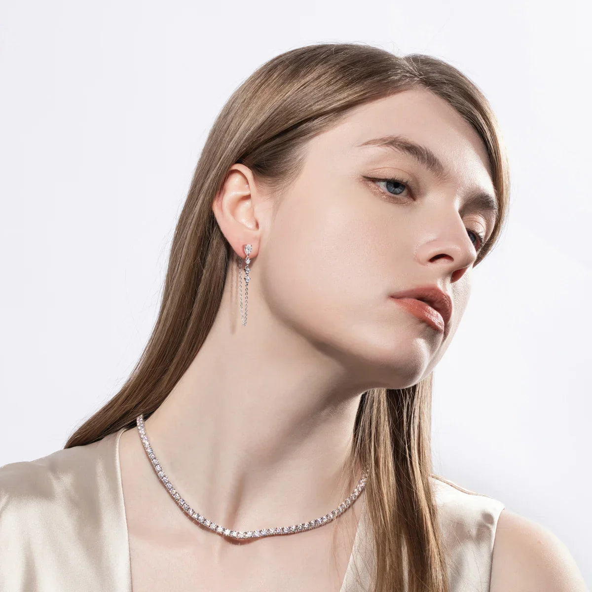 Brinco de Moissanite com Lapidação Pera e Brilhante em Prata 925 com Ouro Branco 18k – Yuna Joias - Yuna Joias