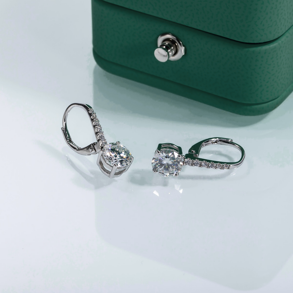 Brincos de Moissanite com Prata 925 e Banho de Ouro Branco 18k – Yuna Joias - Yuna Joias