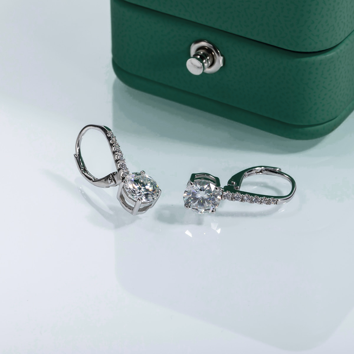 Brincos de Moissanite com Prata 925 e Banho de Ouro Branco 18k – Yuna Joias - Yuna Joias