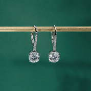 Brincos de Moissanite com Prata 925 e Banho de Ouro Branco 18k – Yuna Joias - Yuna Joias