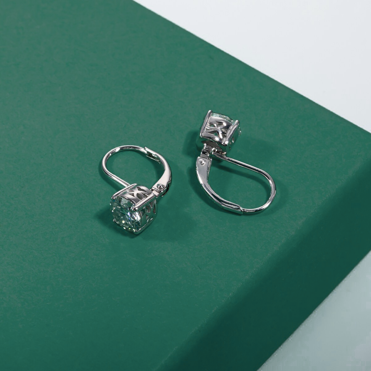 Brinco Moissanite 2.0ct Prata 925 com Banho de Ouro 18k – Yuna Joias - Yuna Joias