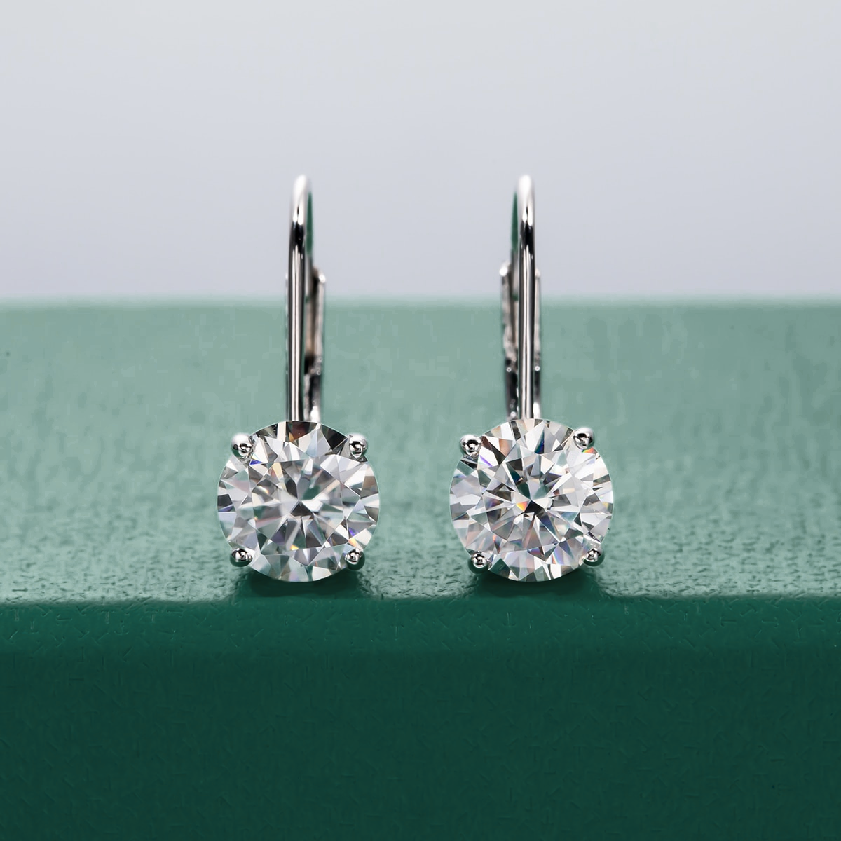 Brinco Moissanite 2.0ct Prata 925 com Banho de Ouro 18k – Yuna Joias - Yuna Joias