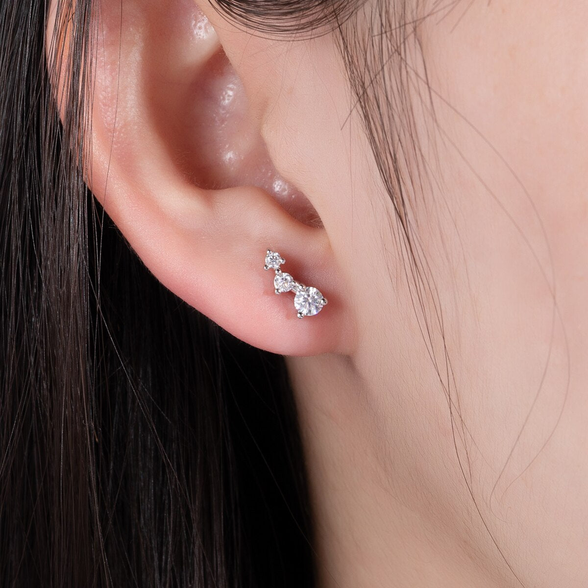 Brincos Triângulo de Moissanite em Prata 925 com Banho de Ouro Branco 18k – Yuna Joias - Yuna Joias