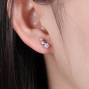 Brincos Triângulo de Moissanite em Prata 925 com Banho de Ouro Branco 18k – Yuna Joias - Yuna Joias