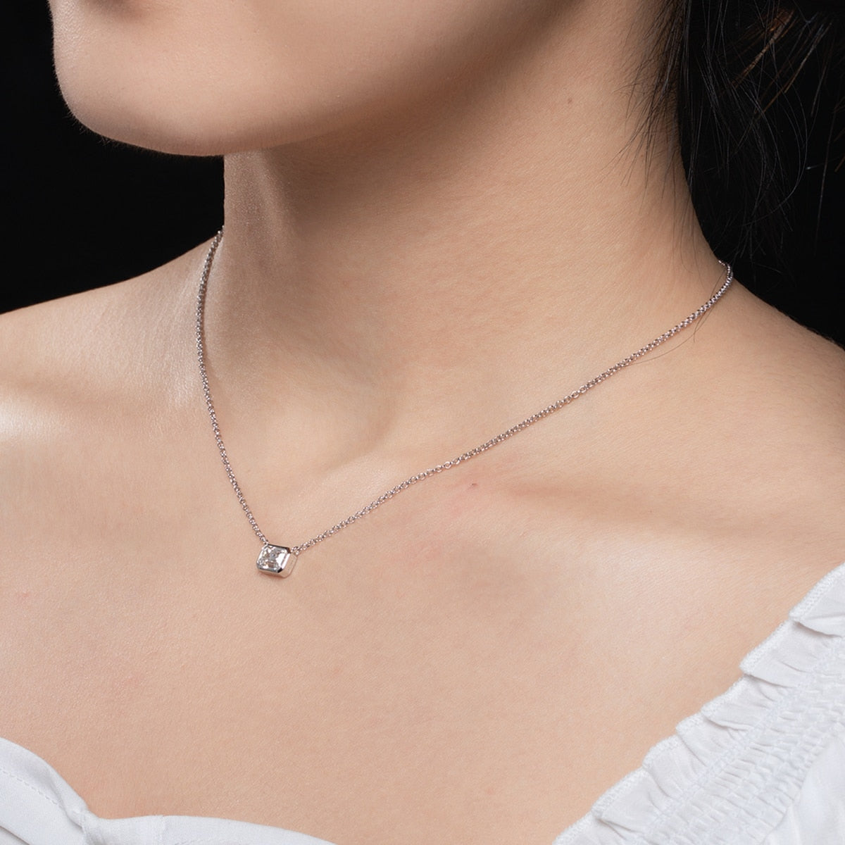 Colar com Moissanite Lapidação Esmeralda em Prata 925 e Ouro Branco 18K – Yuna Joias - Yuna Joias