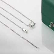 Colar com Moissanite Lapidação Esmeralda em Prata 925 e Ouro Branco 18K – Yuna Joias - Yuna Joias