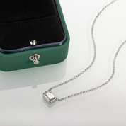 Colar com Moissanite Lapidação Esmeralda em Prata 925 e Ouro Branco 18K – Yuna Joias - Yuna Joias