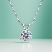Colar com Moissanite de 1 Quilate – Prata 925, Ródio e Detalhes em Ouro 18k - Yuna Joias - Yuna Joias